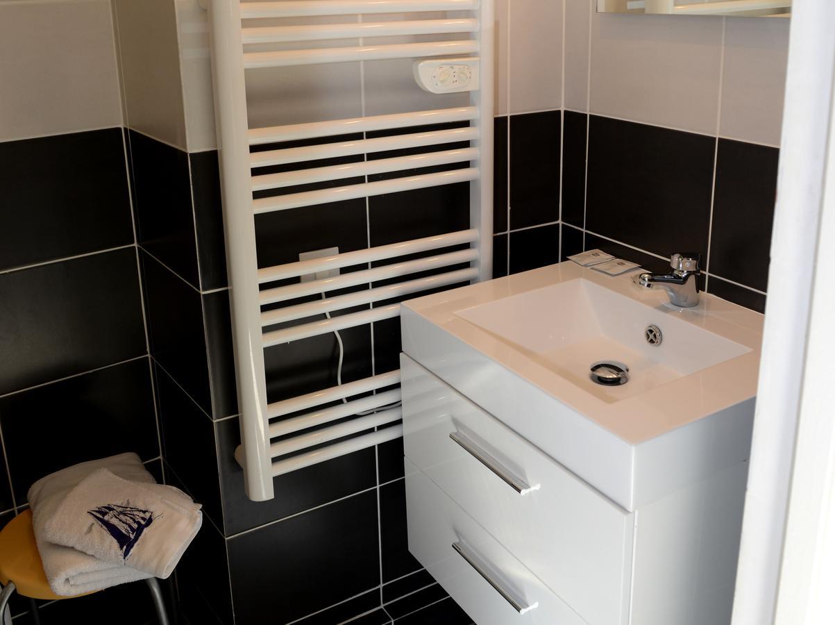 Le Chene Pendragon Otel Saint-Léger-en-Yvelines Oda fotoğraf
