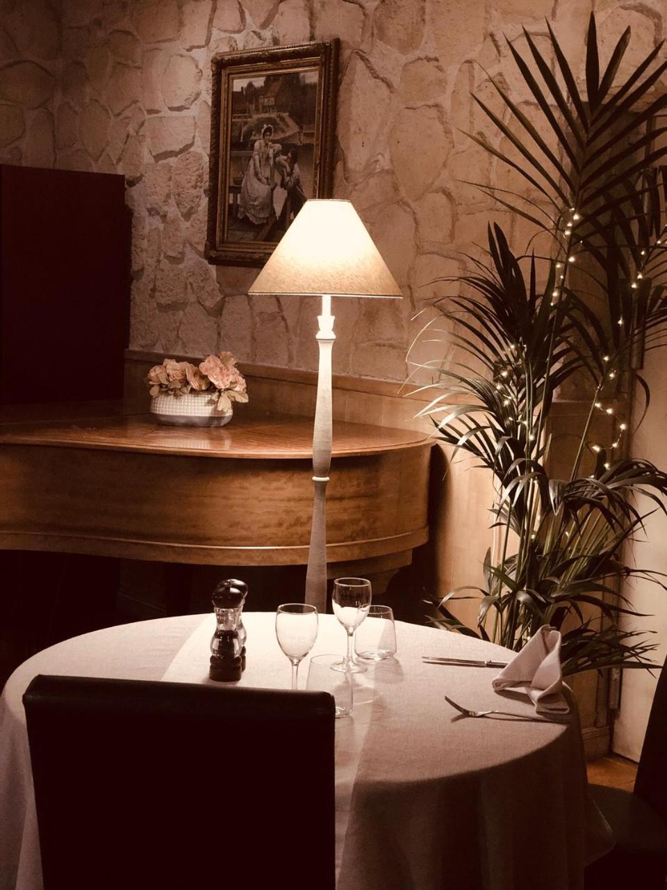 Le Chene Pendragon Otel Saint-Léger-en-Yvelines Dış mekan fotoğraf