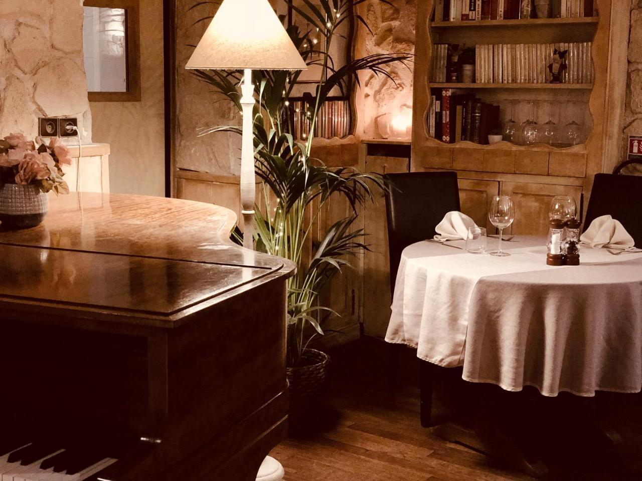 Le Chene Pendragon Otel Saint-Léger-en-Yvelines Dış mekan fotoğraf